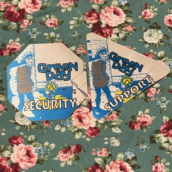 Green Day concert patches/passes in excellent condition, lot of 3 blue patches!! - Picture 9 of 12